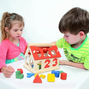 صورة منزل خشبي لفرز الأشكال والأرقام للأطفال