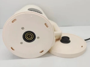 صورة غلاية ماء كهربائية 2.5 لتر - تصميم أبيض مُضلّع فاخر - سعة عائلية وغليان فائق