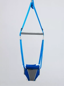 صورة نطاطة أطفال معلَّقة في السقف - لون أزرق - مقعد آمن لتقوية عضلات الطفل