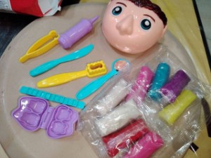 صورة لعبة دكتور كعبول (طبيب الأسنان) - مجموعة الصلصال التعليمية 16 قطعة