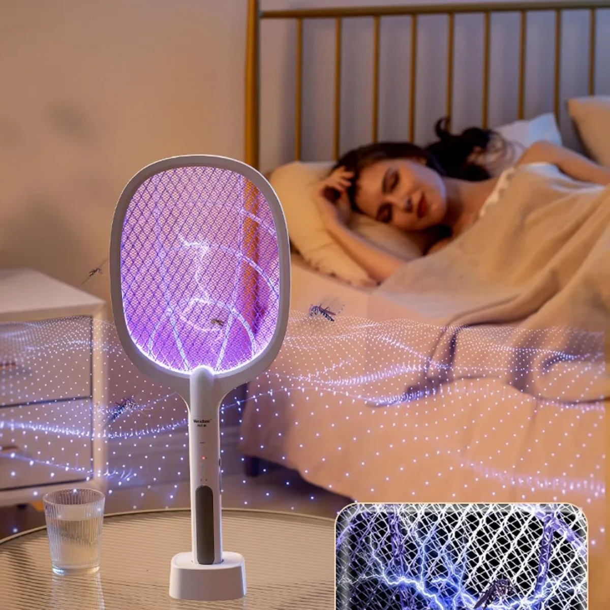 صورة مضرب بعوض كهربائي قابل لإعادة الشحن من بينتوم مع حامل قاعدة