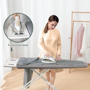 صورة لوح كي مع محطة كي بخار كبيرة قابل للطي – ارتفاع قابل للتعديل مع غطاء مقاوم للحرارة ومسند مكواة