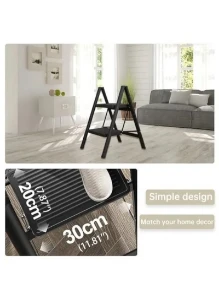 صورة سلم قابل للطي بخطوتين مع دواسات عريضة مضادة للانزلاق وخفيفة الوزن من الألومنيوم للمنزل والمطبخ والمكتب والجراج وتصميم موفر للمساحة وسهل التخزين ومتين ومحمول