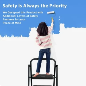 صورة سلم قابل للطي بثلاث درجات من الفولاذ مع مقبض ناعم – يتحمل حتى 330 رطل – أسود