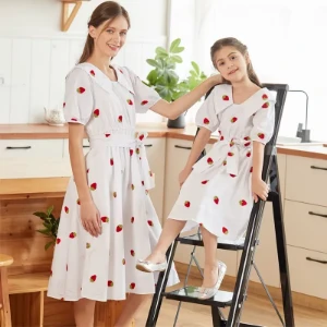 صورة سلم محمول قابل للطي بأربع درجات من سبائك الألومنيوم — قدرة تحمل 150 كجم