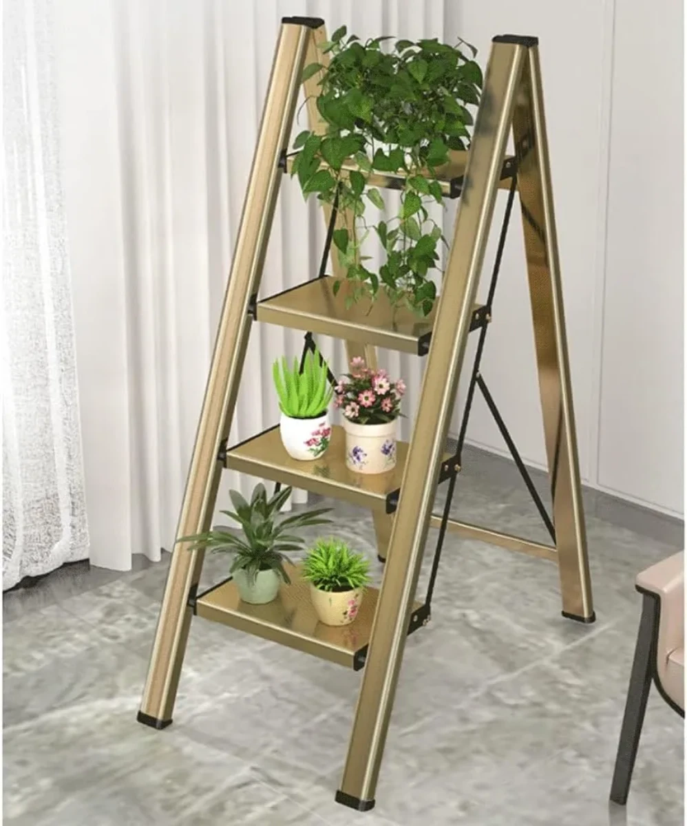 صورة سلم ألومنيوم قابل للطي بأربع درجات، خفيف الوزن، مضاد للانزلاق، متعدد الاستخدامات للمطبخ والمكتب والمنزل