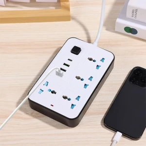 صورة مشترك طاقة مع 4منافذ + 3 USB + منفذ Type-C