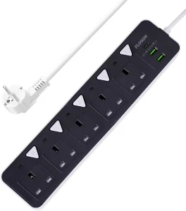 صورة مشترك كهرباء بوصلة تمديد مع منفذ USp ومنفذ USB نوع C، مشترك كهرباء مع 5 فيش طاقة ومنفذين usb- وخاصية الحماية من الحمل الزائد