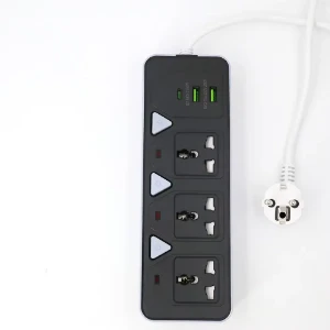 صورة مشترك كهرباء متعدد الوظائف، 3 منافذ تيار متردد + 2 USB-C + USB-A ، بقوة 2500 وات، 6 منافذ، اسود