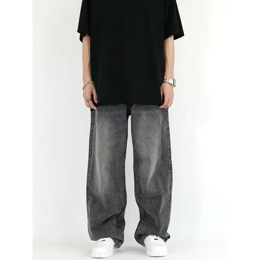 صورة بنطلون جينز بقصة مستقيمة