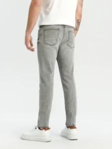 صورة بنطال  جينز رمادي بخصر متوسط قصة عصرية ومريحة