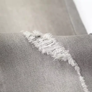 صورة بنطال جينز رمادي ضيق (Skinny Fit) – قصة عصرية