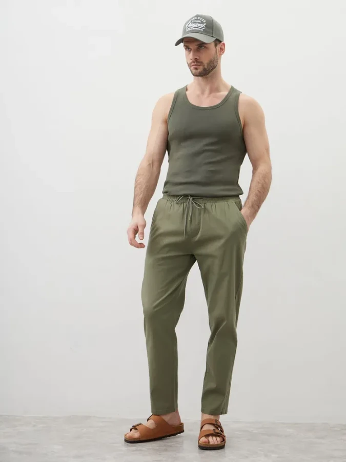 صورة بنطلون رجالي  بخصر مطاطي ورباط