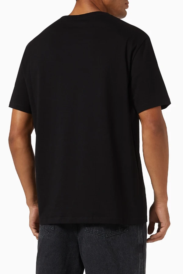 صورة تيشيرت لويفي بقصة مريحة