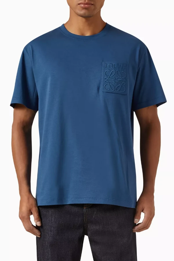 صورة تيشيرت لويفي بقصة مريحة -