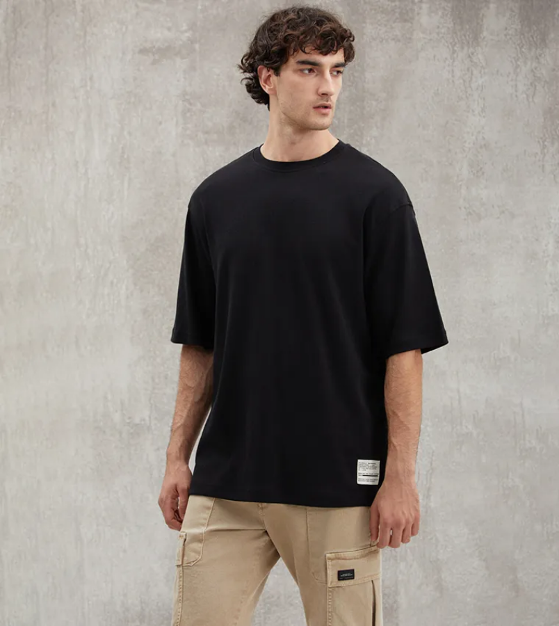 صورة 3 قطع  تيشرتات ذات قصة فضفاضة (Oversized) بتصميم بسيط ورقعة صغيرة في الأسفل