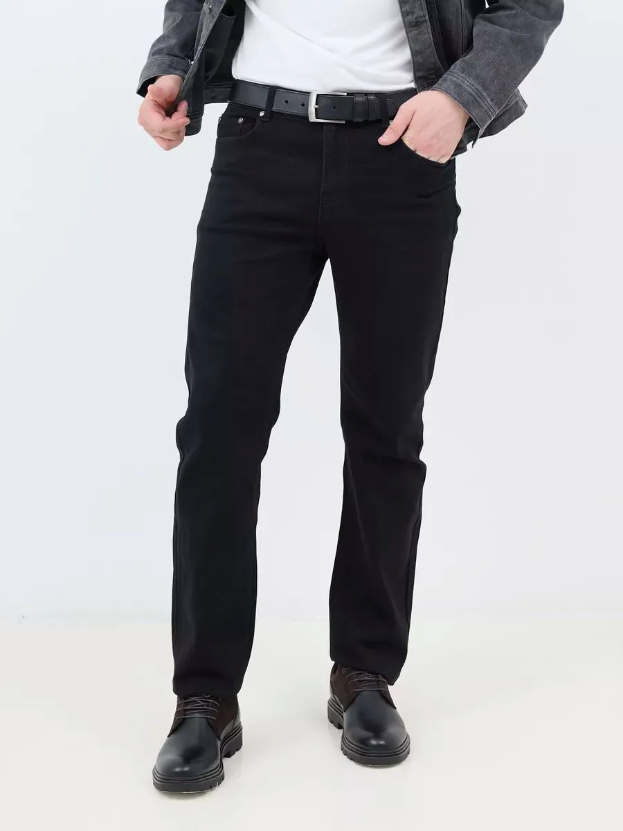 صورة بنطلون جينز رجالي أسود فحم بقصة مستقيمة