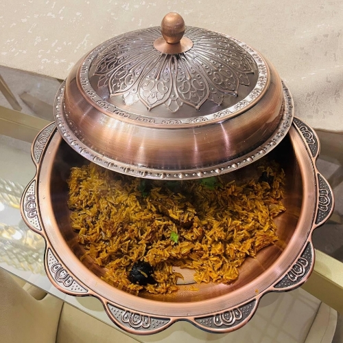 صورة صينية تقديم للاطباق المشوية والكبسة - نحاسي