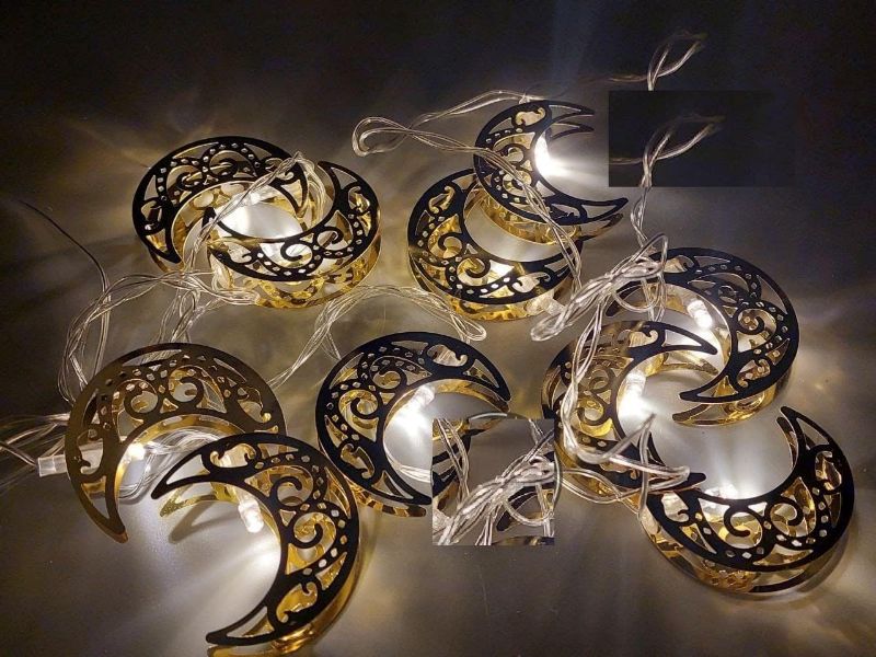 صورة فرع اهلة سورية مجوفة باضاءة LED من زنيه رمضان والاحتفالات مكونة من 10 اهلة، نحاس اصفر