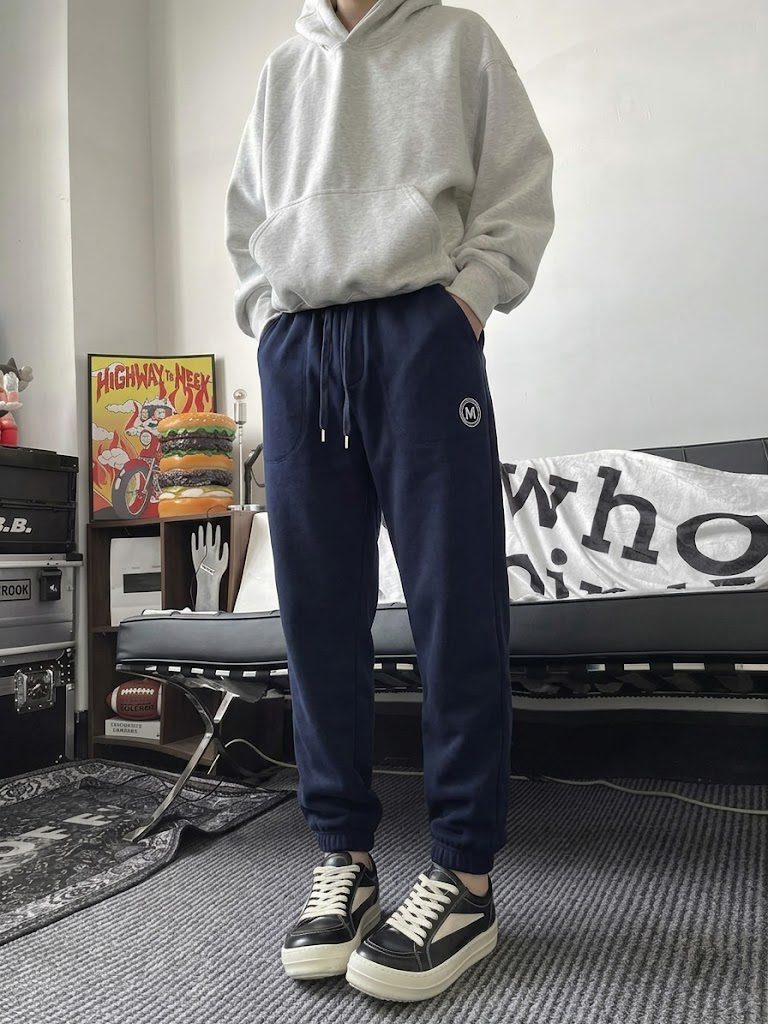 Comfortable cotton sweatpants with a circular patch