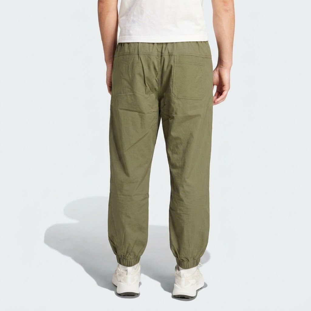 Casual "parachute" style pants that combine a modern sporty look with everyday practicality