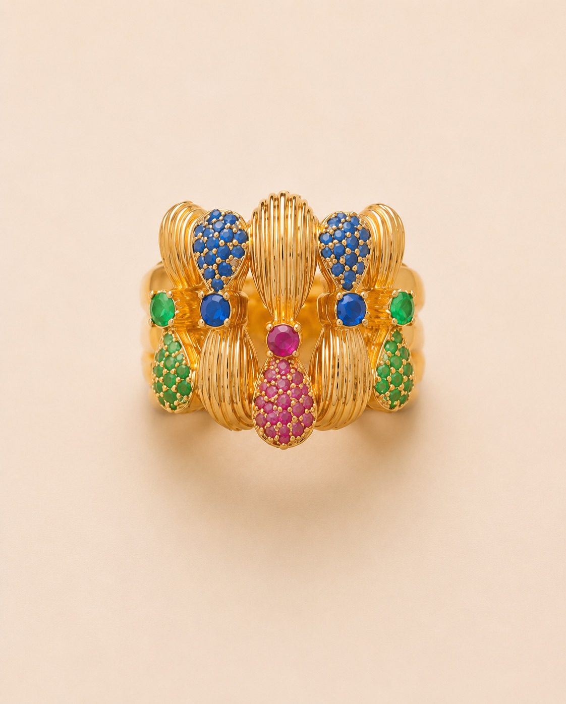 It combines golden accents, the fountain design, and zircon stones.