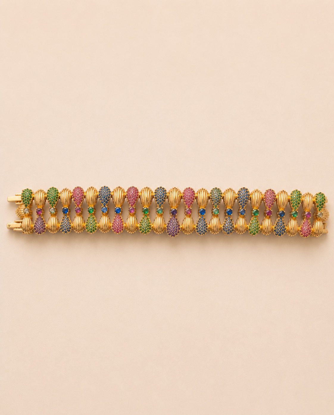 It combines golden accents, the fountain design, and zircon stones.