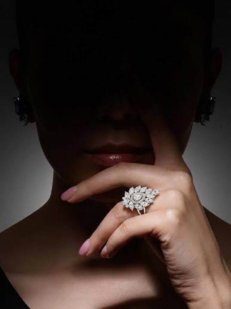Simulated diamond necklace set with a fringe design.